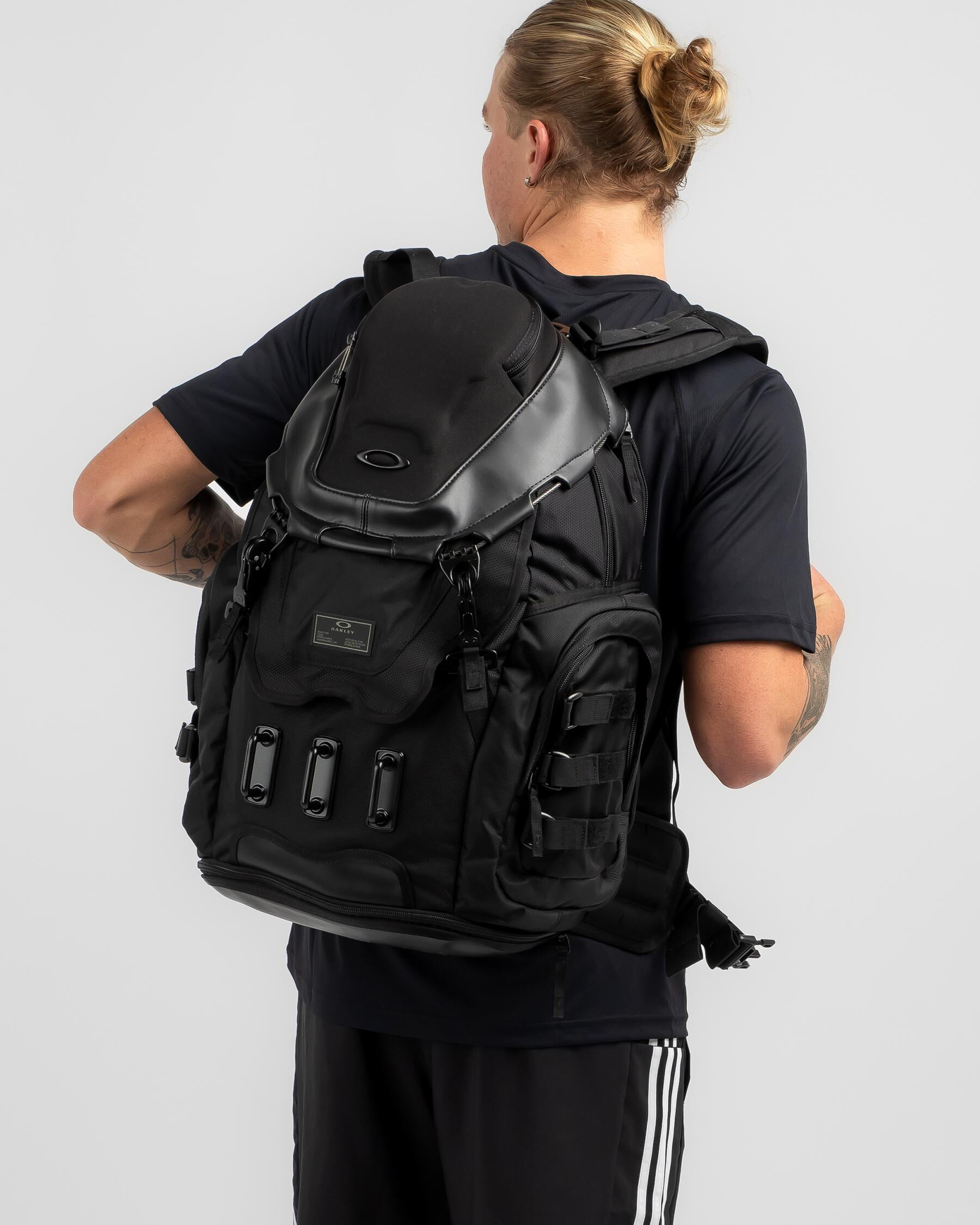 Oakley kitchen sink stealth black online backpack