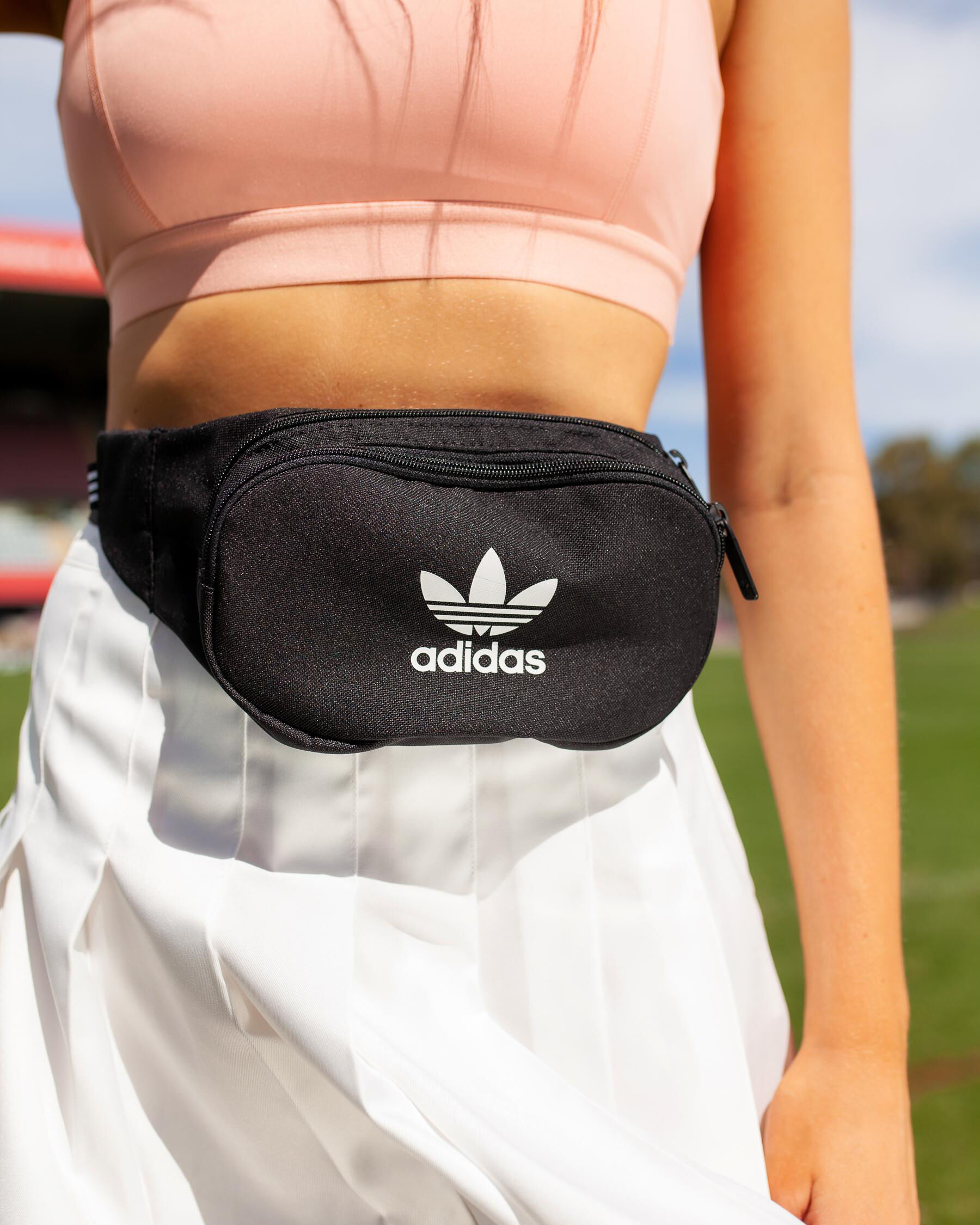 Adidas originals clearance essential belt bag