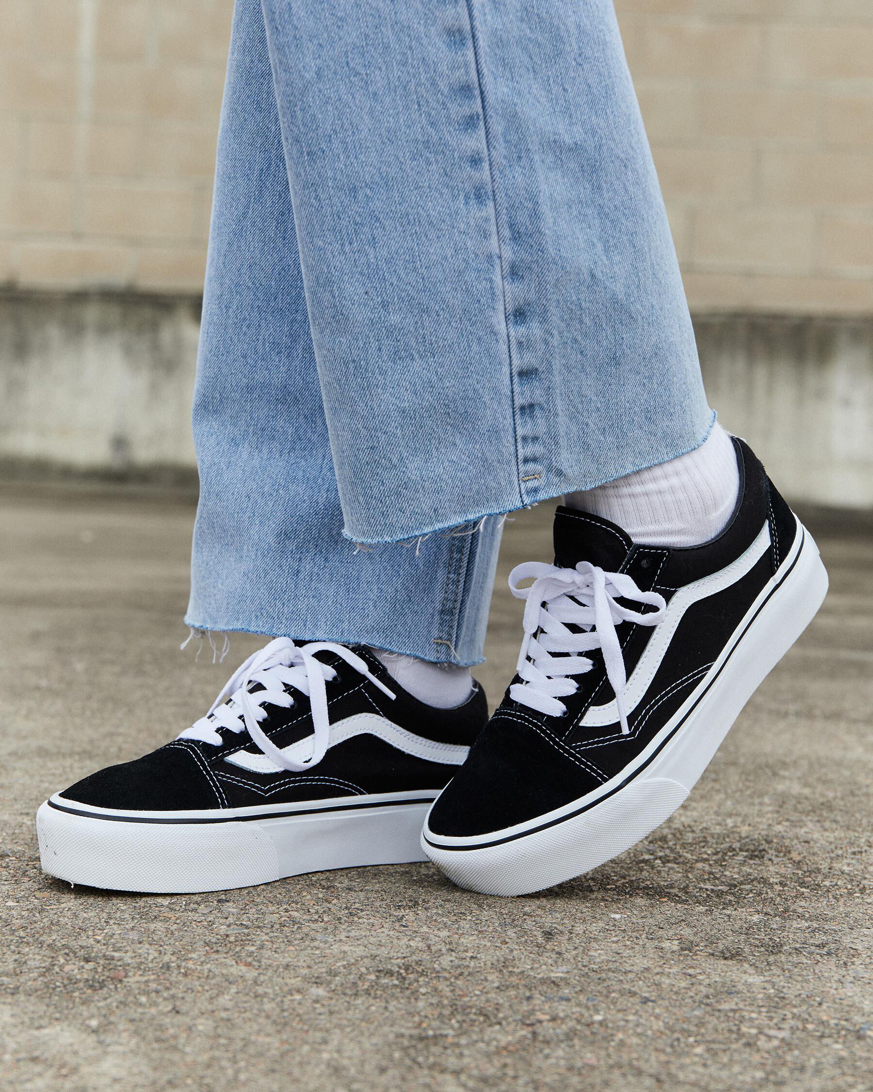 Old skool platform vans black and white hotsell