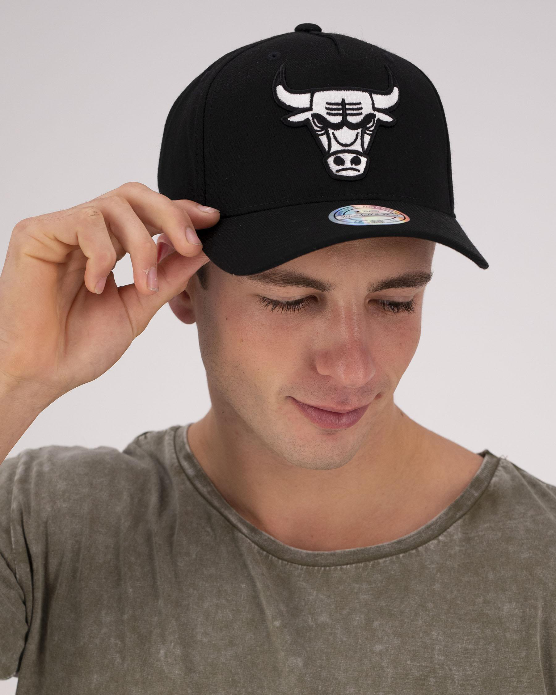 Mitchell & Ness Chicago Bulls Crown Snapback Cap In Black - Fast Shipping &  Easy Returns - City Beach United States